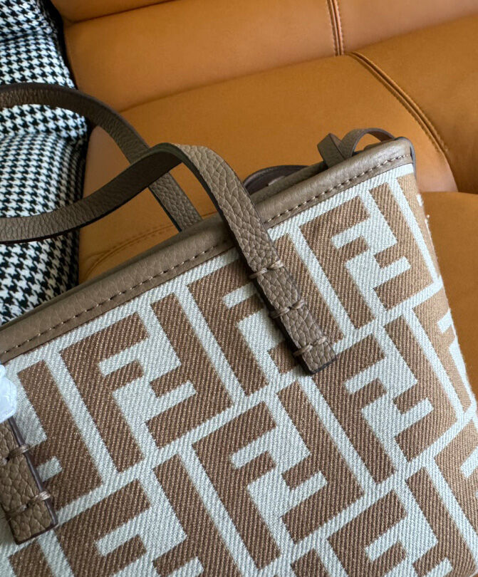 Fendi Mini Roll 8BS096